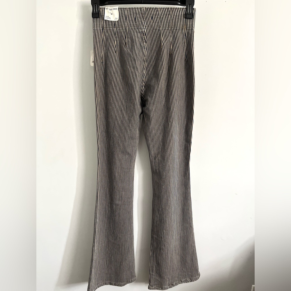 🌻🆕FREE PEOPLE We The Free Jayde Railroad Flare Jeans-Size 26 - Picture 14 of 16